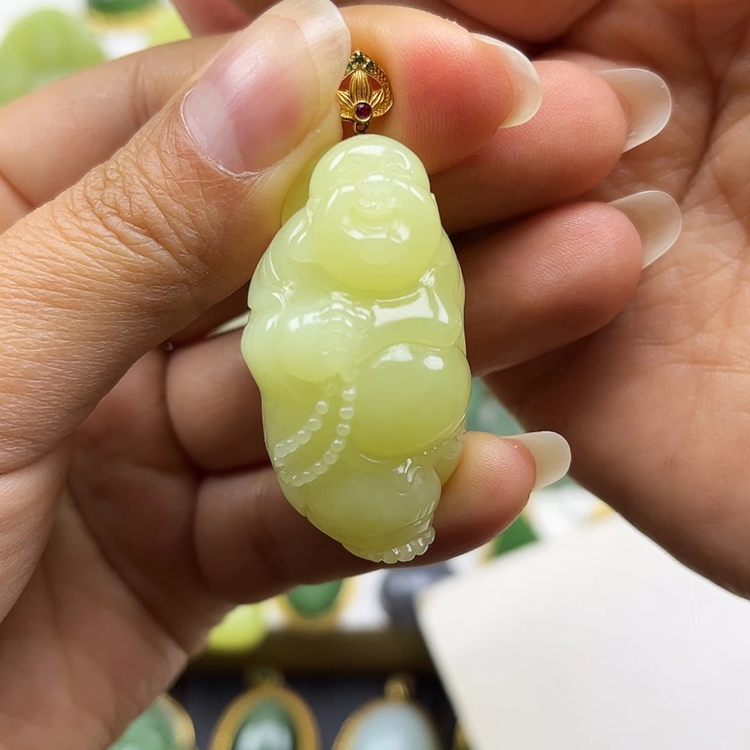 和田玉18K金镶嵌颈饰