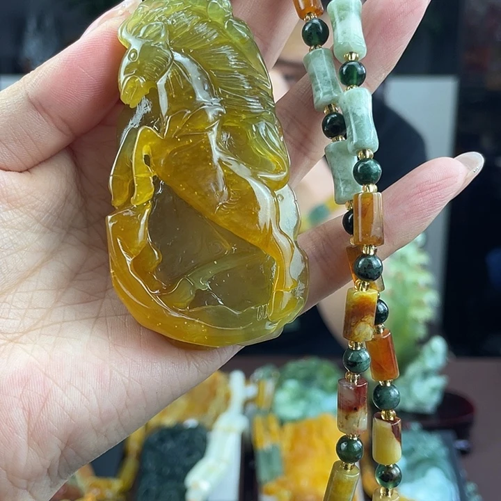 蛇纹石玉未镶嵌颈饰