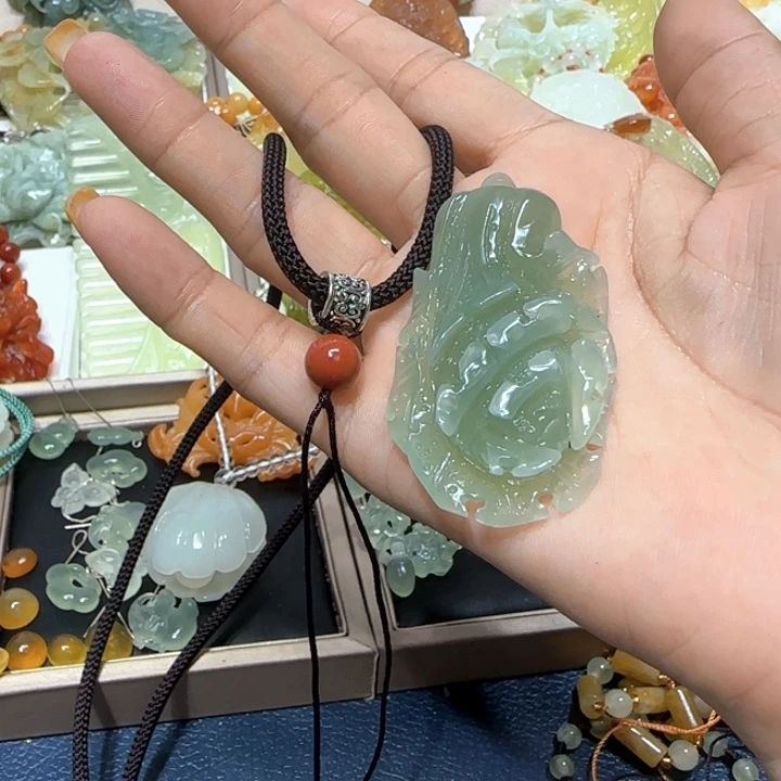 蛇纹石玉未镶嵌吊坠