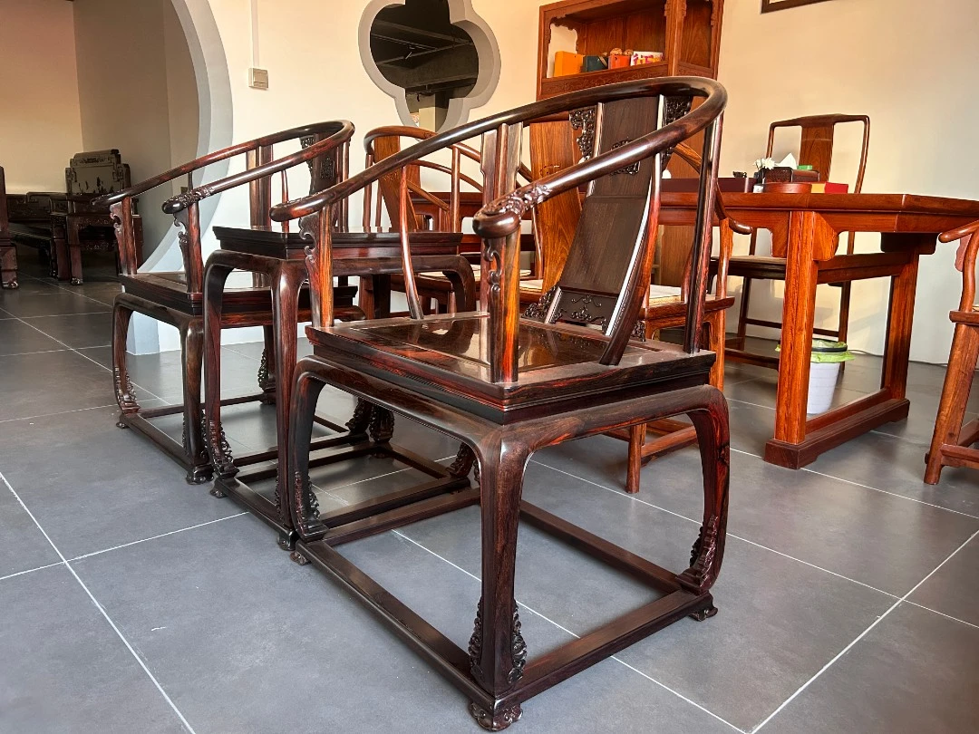 老挝大红酸枝黑老红料（交趾黄檀）脚花一体双面透雕小家具