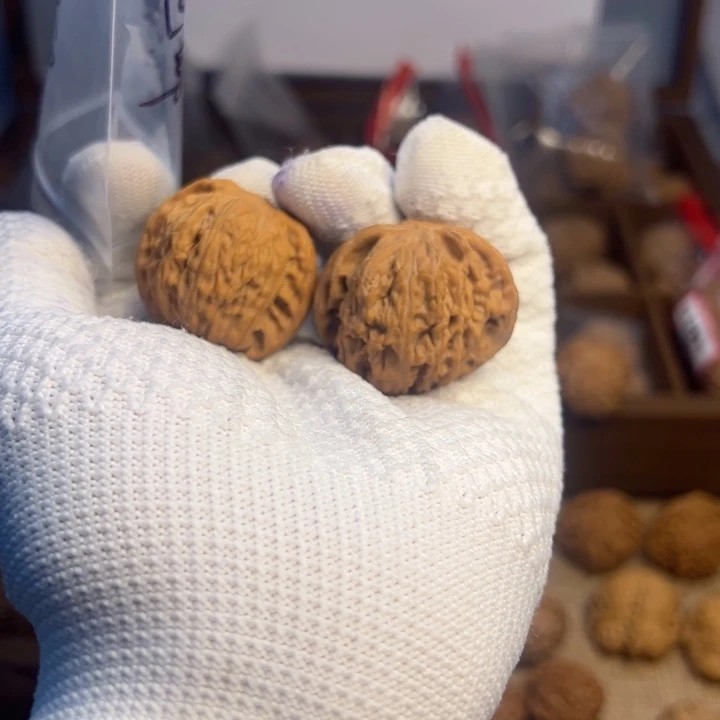 轨***.文玩核桃吊坠福袋