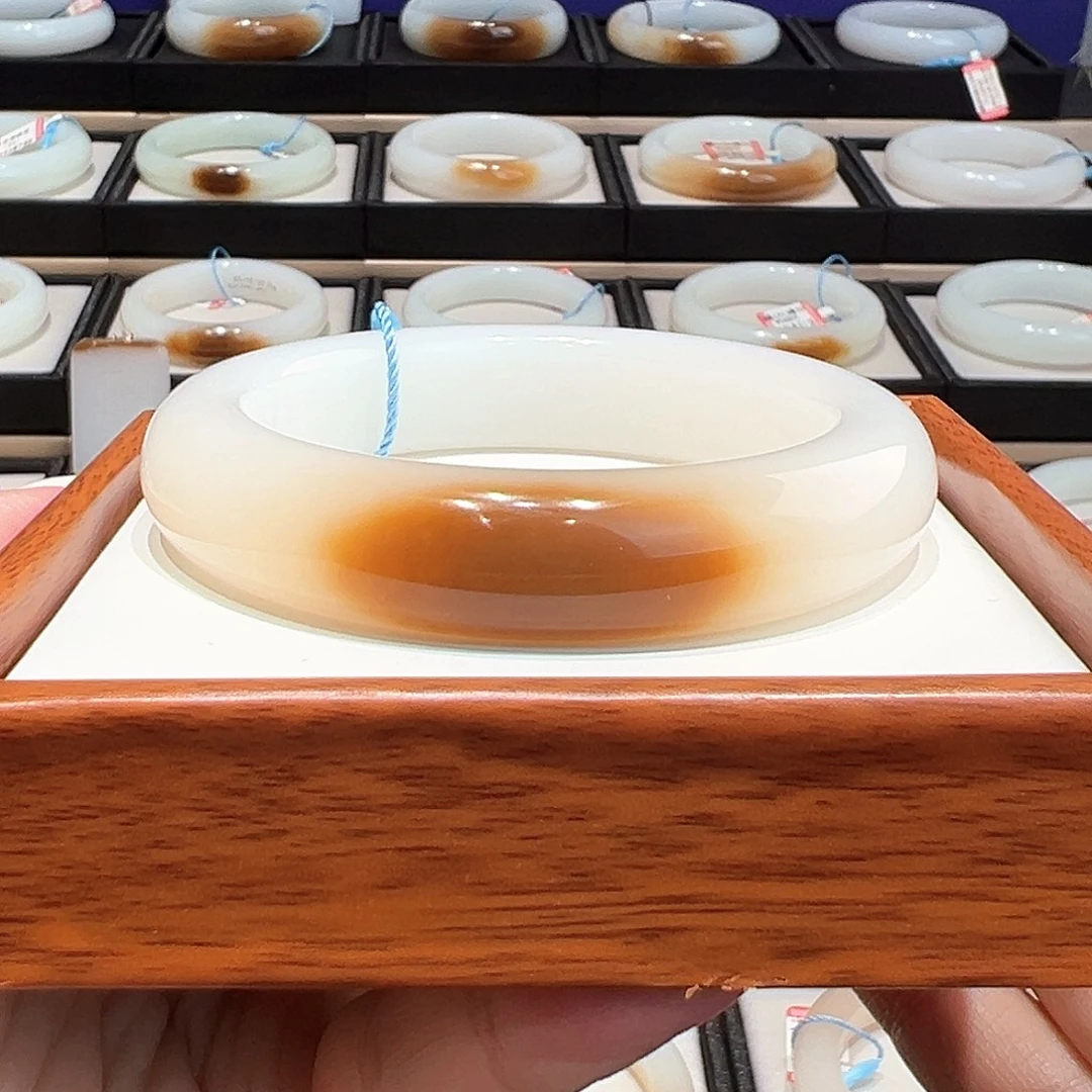 和田玉（糖玉）未镶嵌手镯