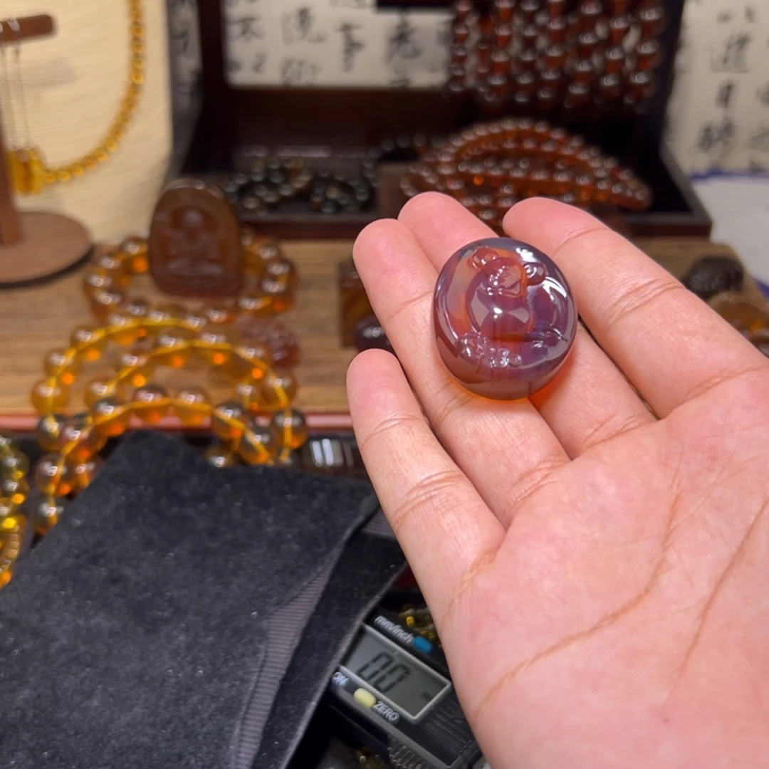 琥珀未镶嵌颈饰鼠来宝