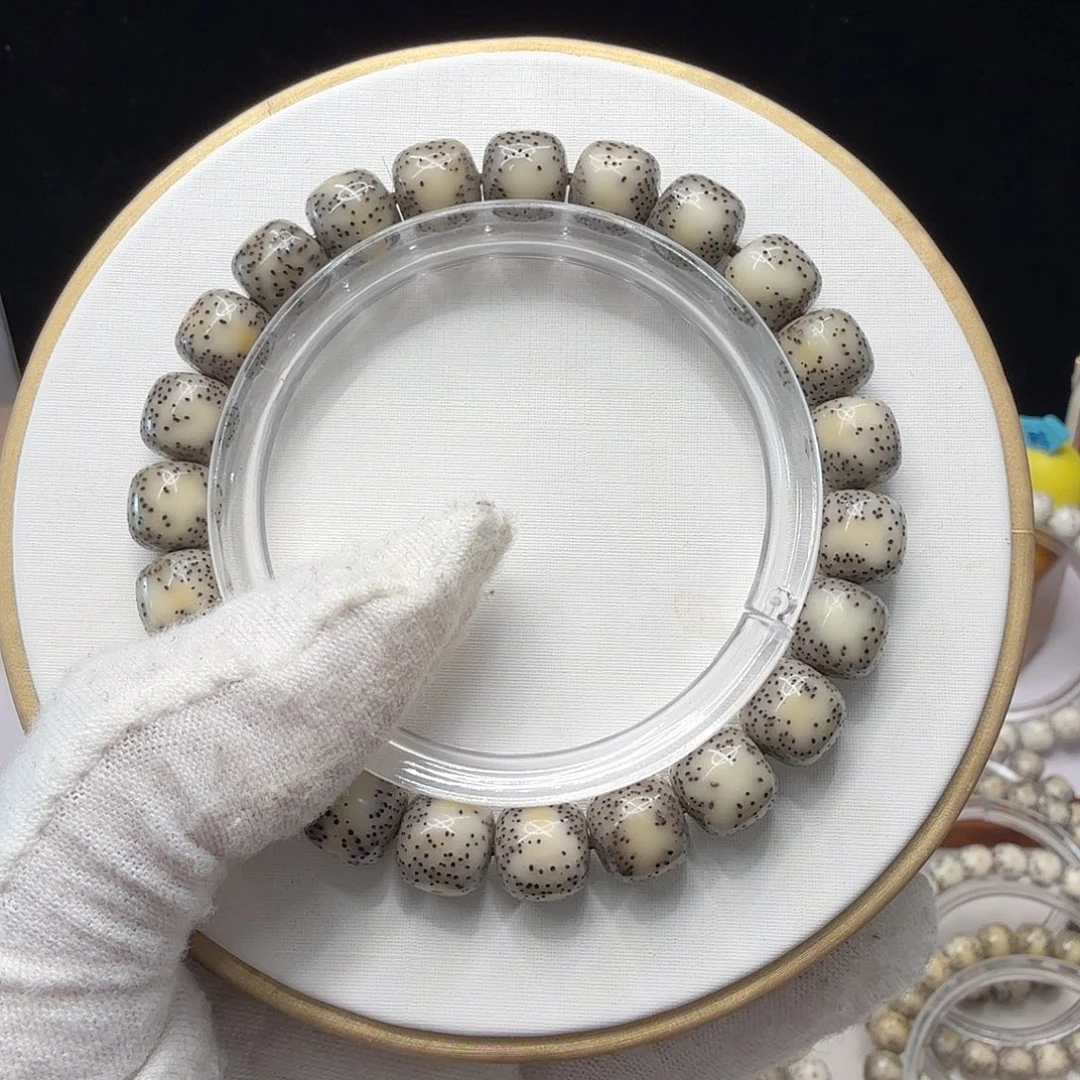 吊坠星月菩提侧留白