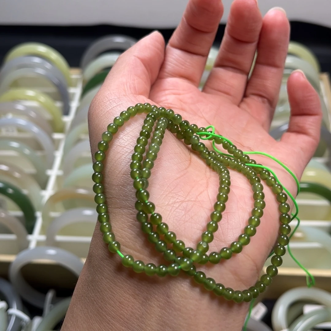 L***子和田玉（碧玉）未镶嵌珠宝半成品