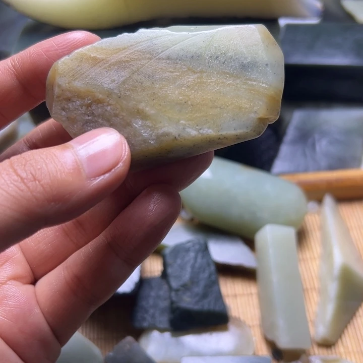 上***风和田玉（糖玉）未镶嵌挂件
