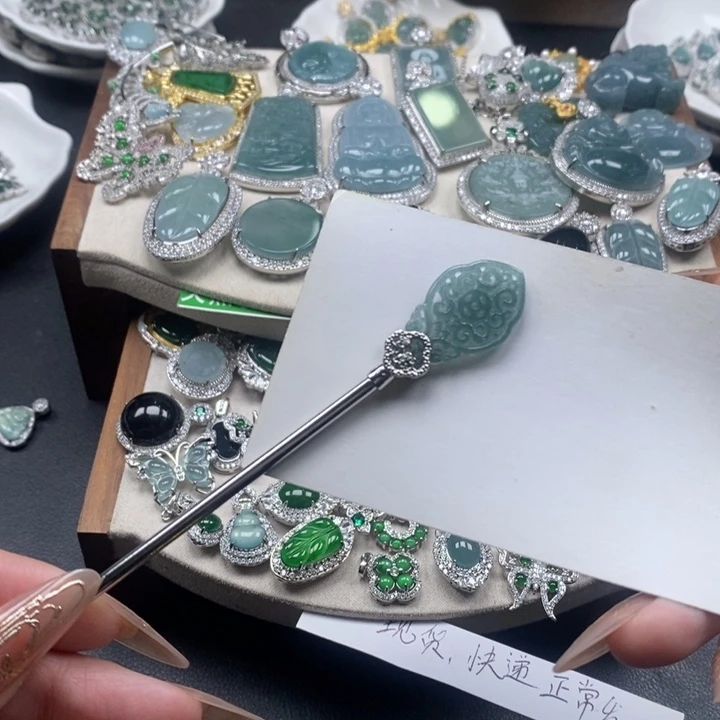 翡翠颈饰未镶嵌翡翠