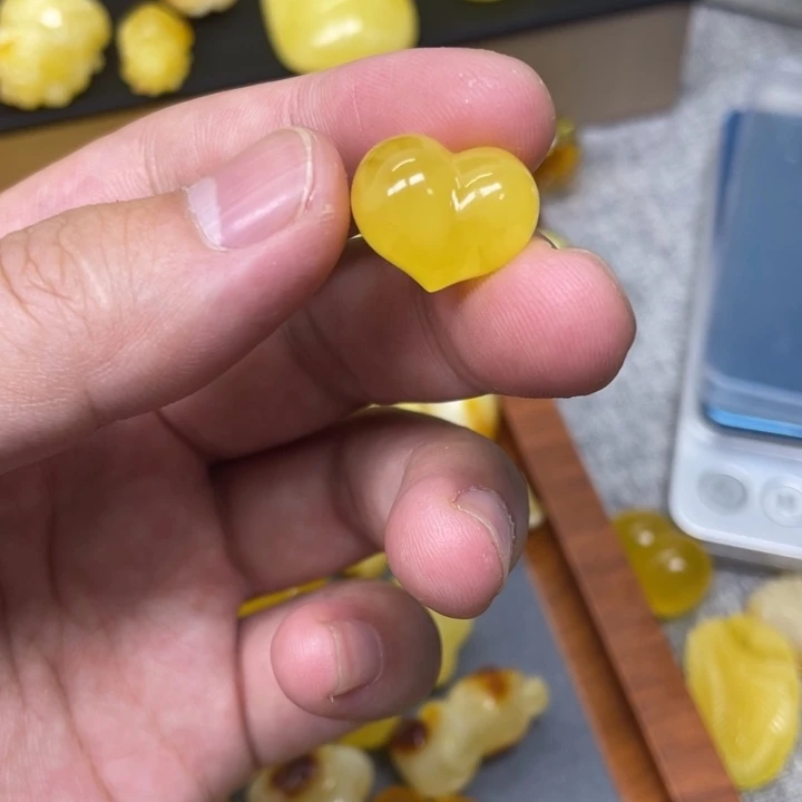 琥珀未镶嵌珠宝奇石