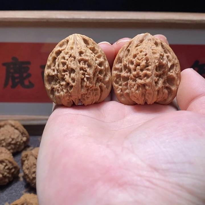 文玩核桃吊坠南疆有黄40/40/43