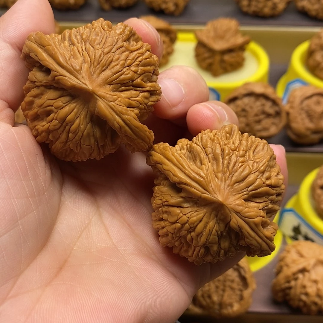 文玩核桃吊坠虎头王47全品