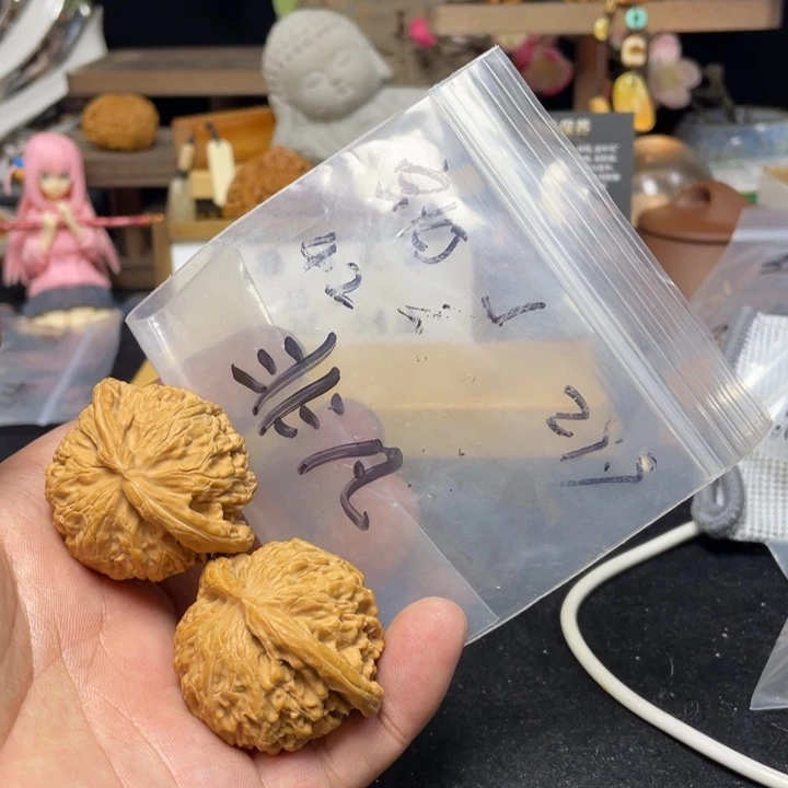 文玩核桃把件非**刻宫灯