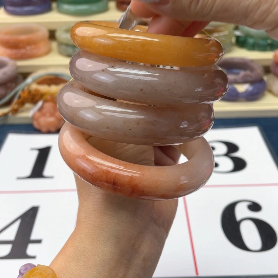 ****花石英质玉未镶嵌手镯