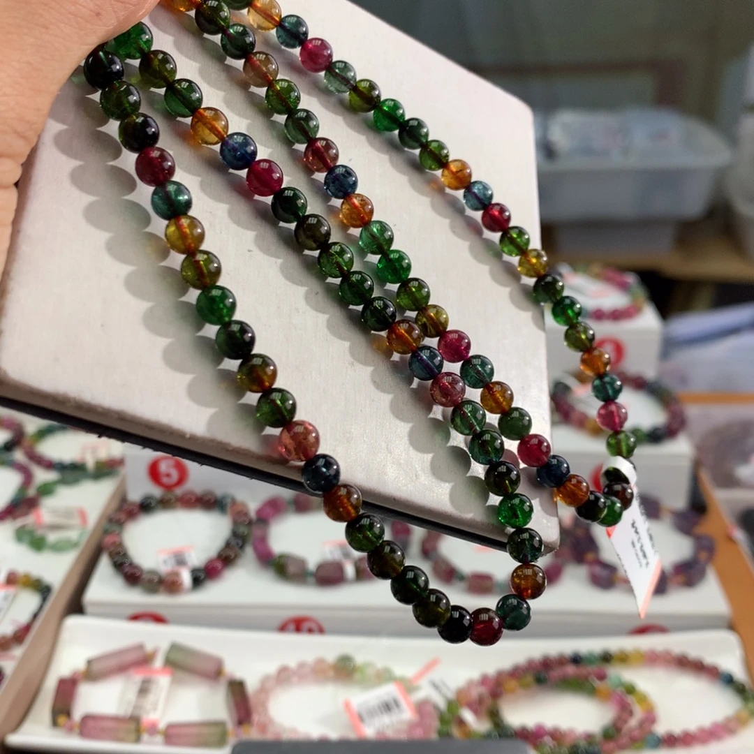 手链碧玺未镶嵌     5.9mm。