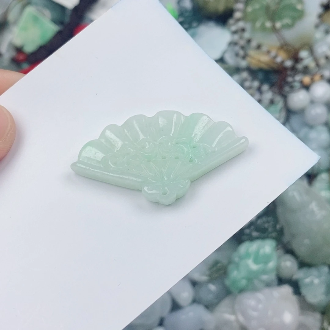 翡翠未镶嵌颈饰无**、扇子