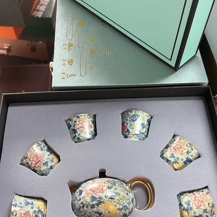 孤品茶具套装等。