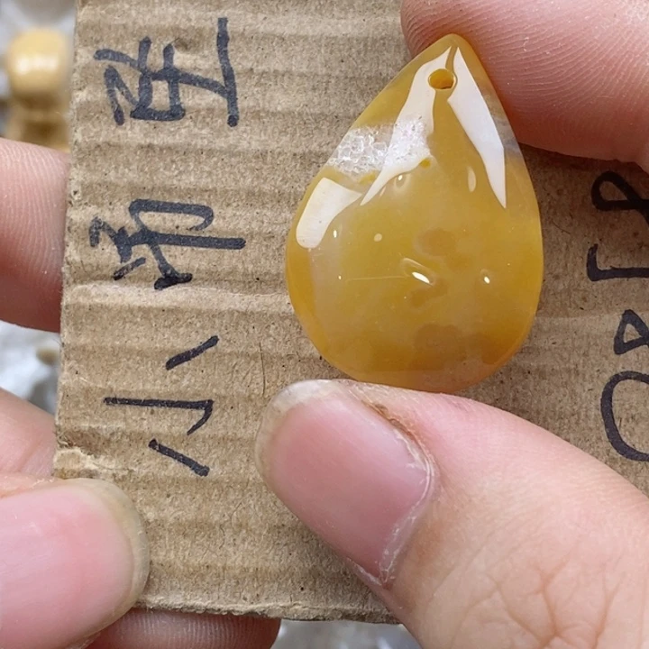 颈饰未镶嵌硅化珊瑚（珊瑚玉）多*