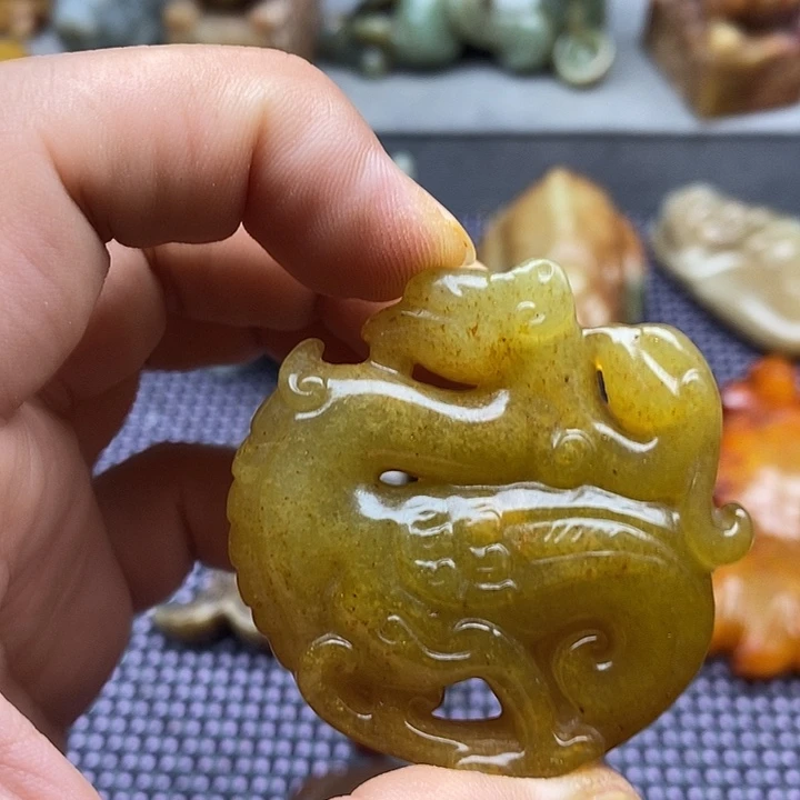蛇纹石玉未镶嵌颈饰