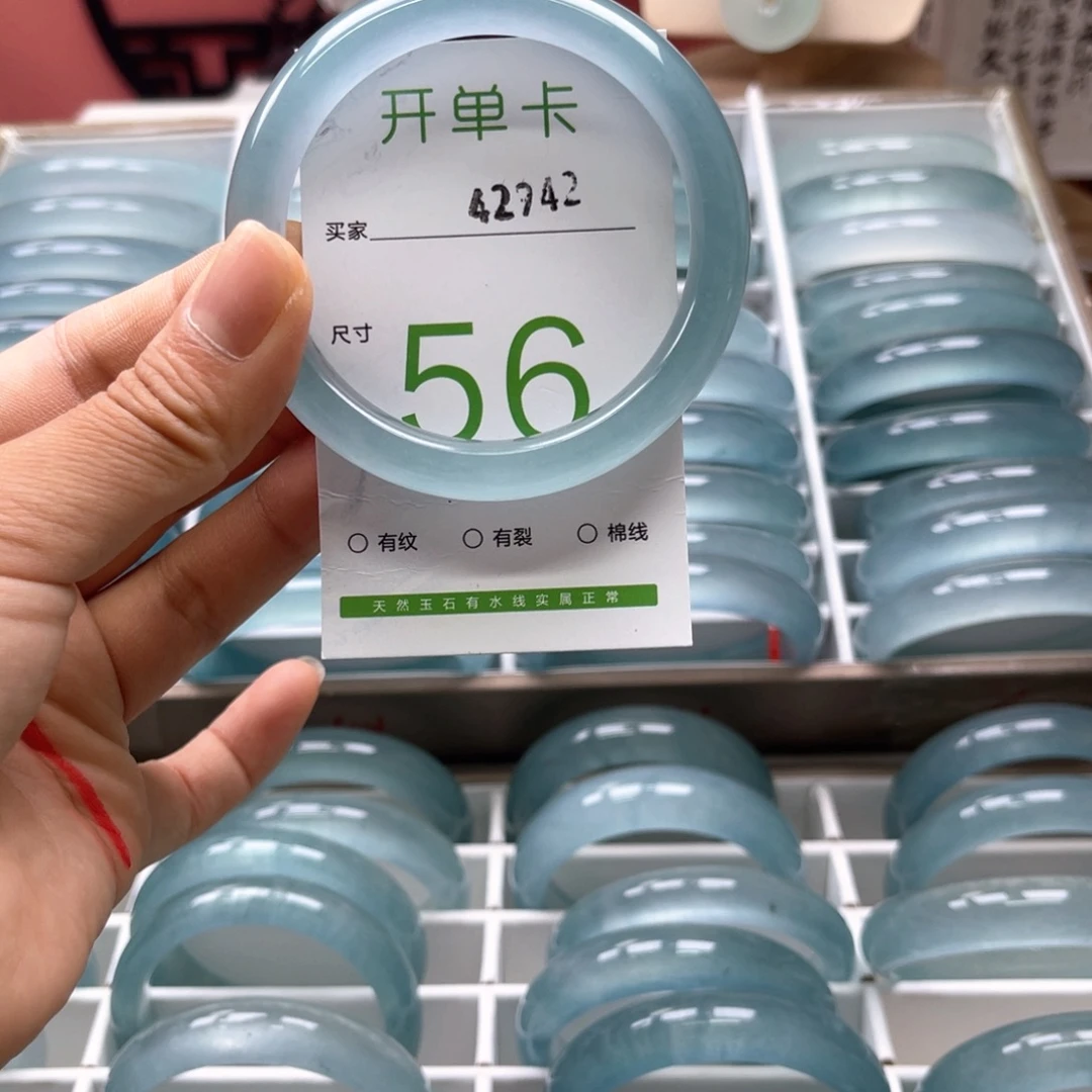 喜***鹊未镶嵌手镯石英质玉