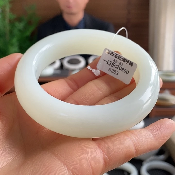 和田玉未镶嵌手镯6283圈口62左右