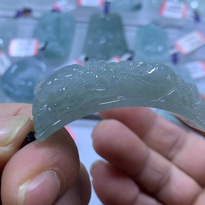 翡翠未镶嵌颈饰天然翡翠A货吊坠