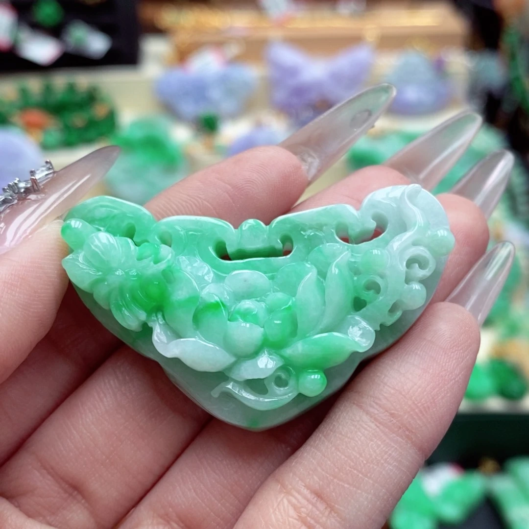 颈饰未镶嵌翡翠翡翠吊坠（有瑕