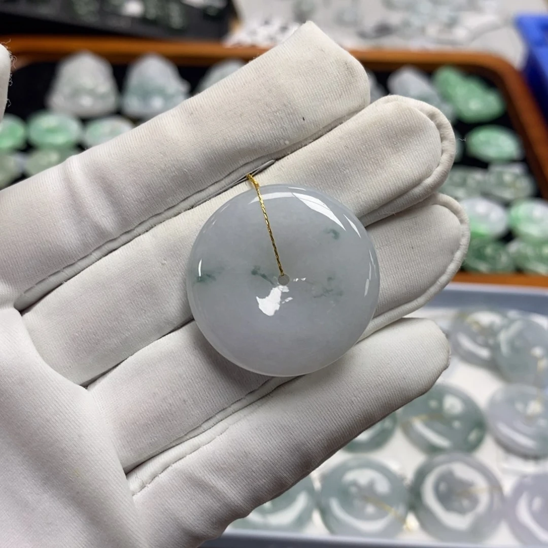 翡翠颈饰未镶嵌平安扣