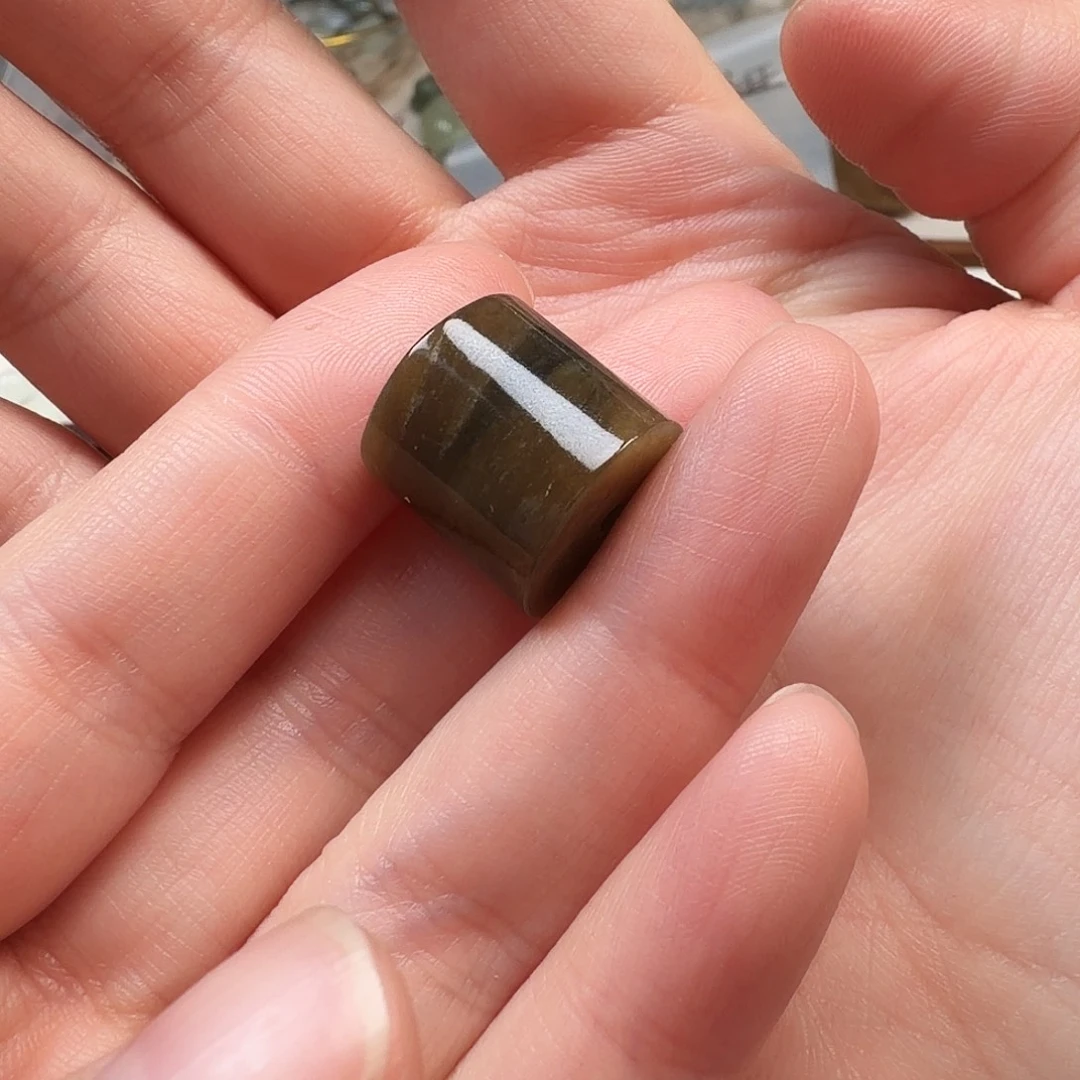 卡***娅和田玉未镶嵌颈饰