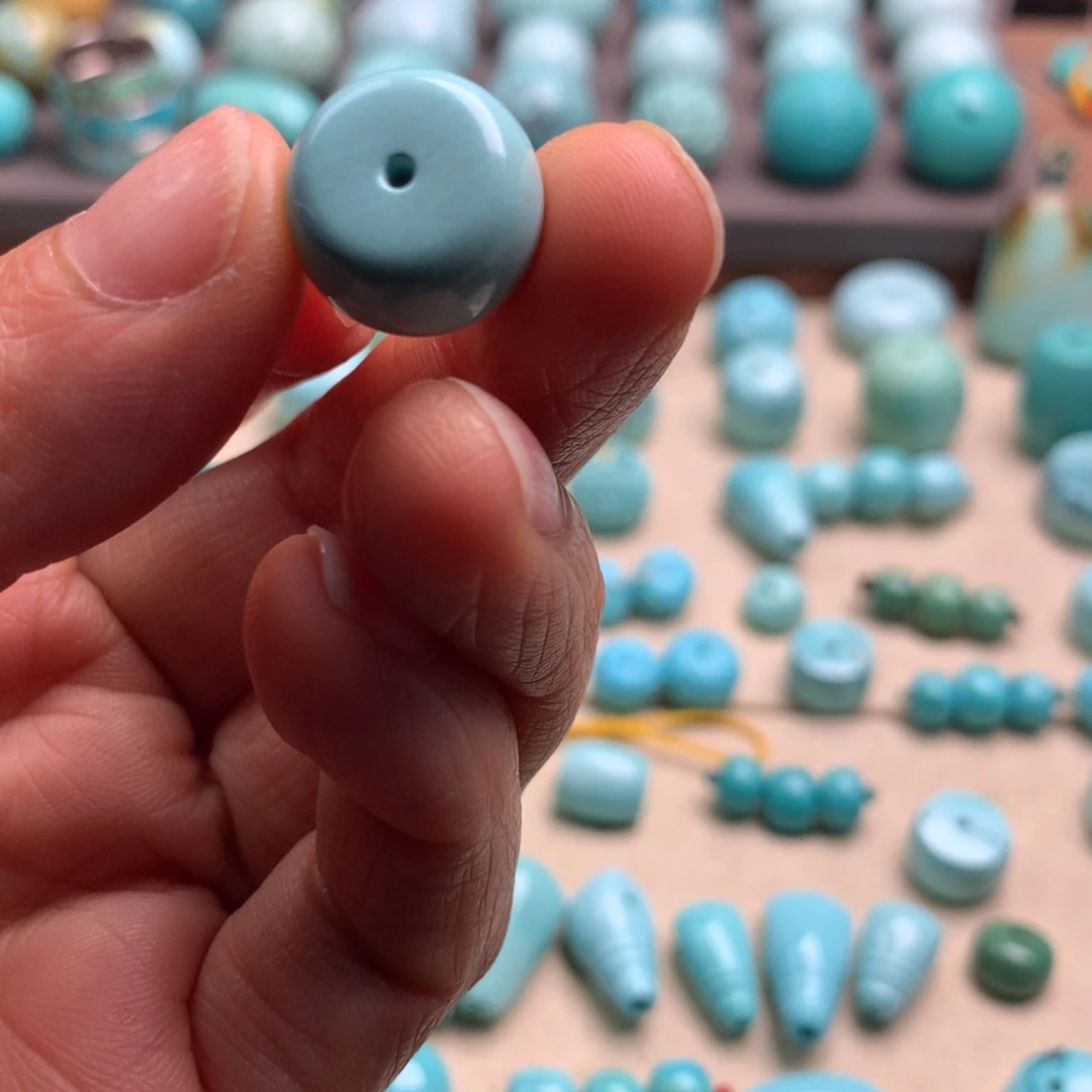 绿松石未镶嵌颈饰