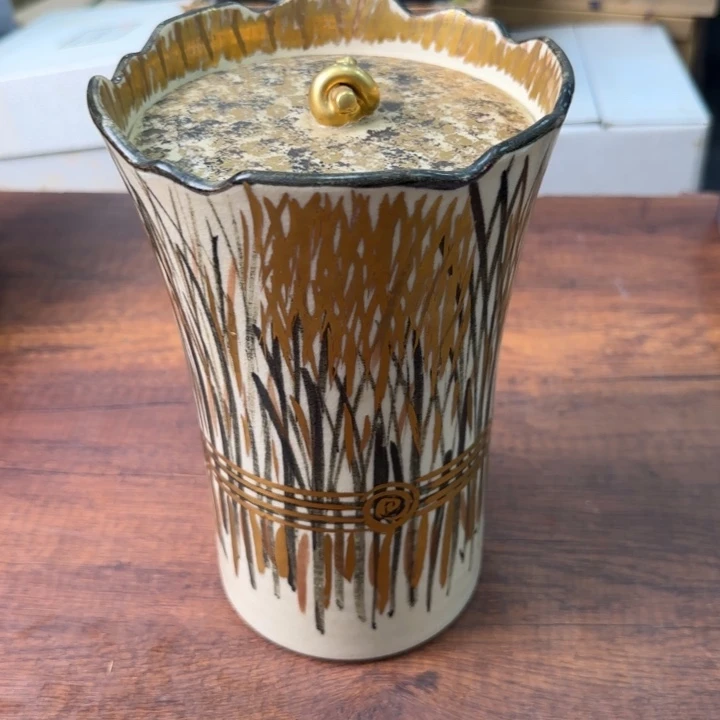 一个陶瓷物件哈哈哈哈