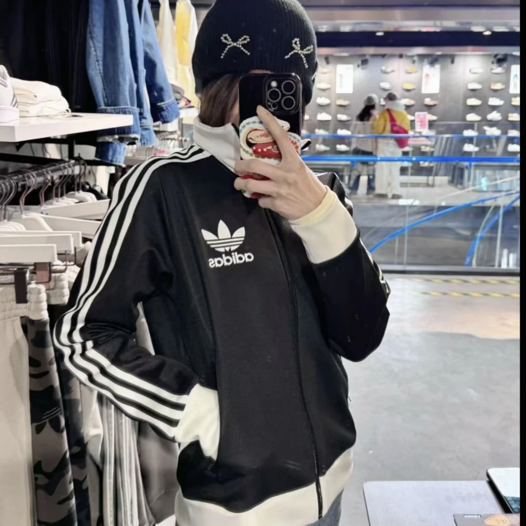 adidas/阿迪达斯三叶草女款 立领条纹拉链翻领长袖夹克 IW3174