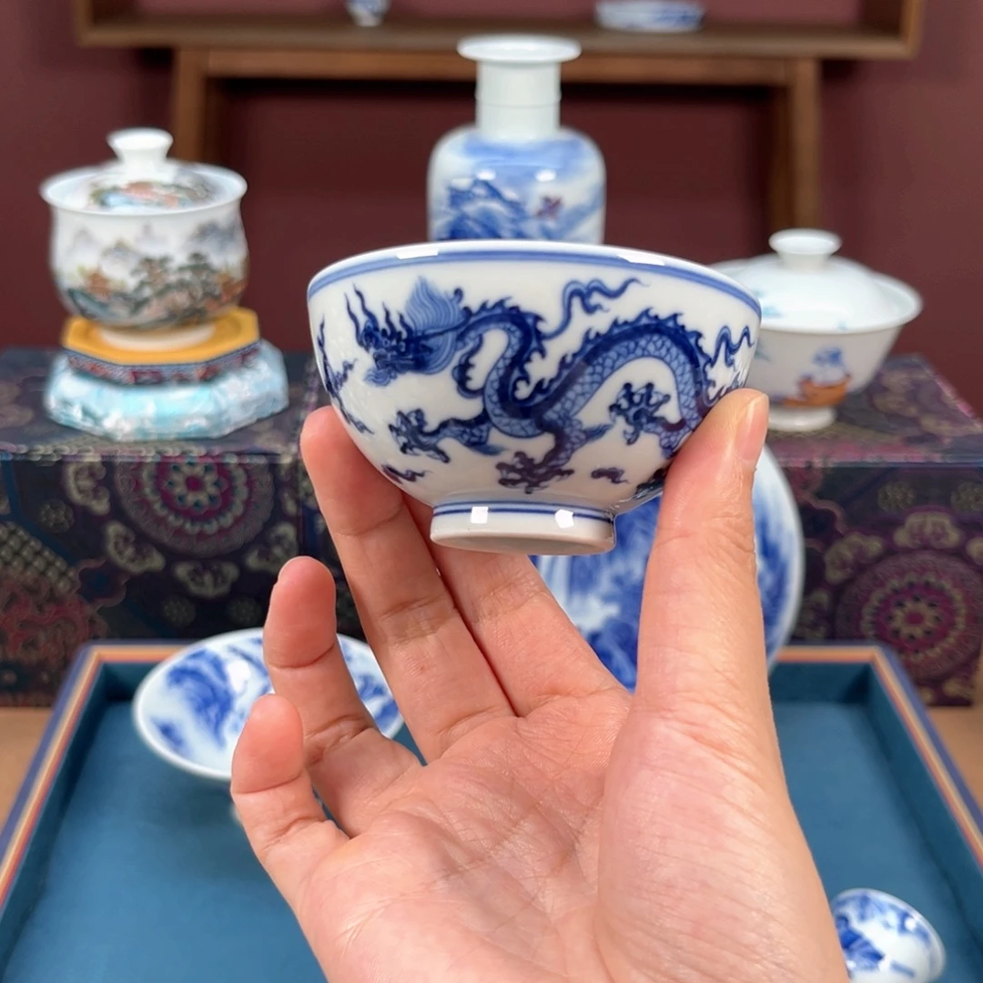 青花双龙纹小鸡心杯