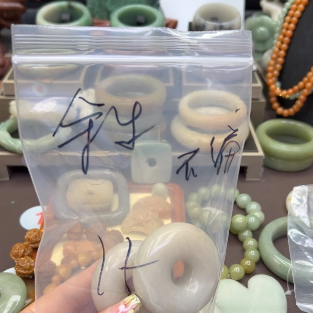 石英质玉手镯未镶嵌养****生