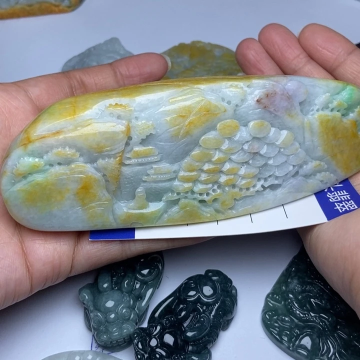 翡翠颈饰未镶嵌翡翠