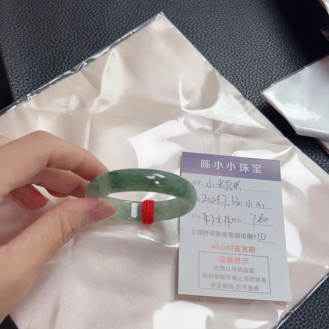 翡翠手镯未镶嵌翡翠手镯