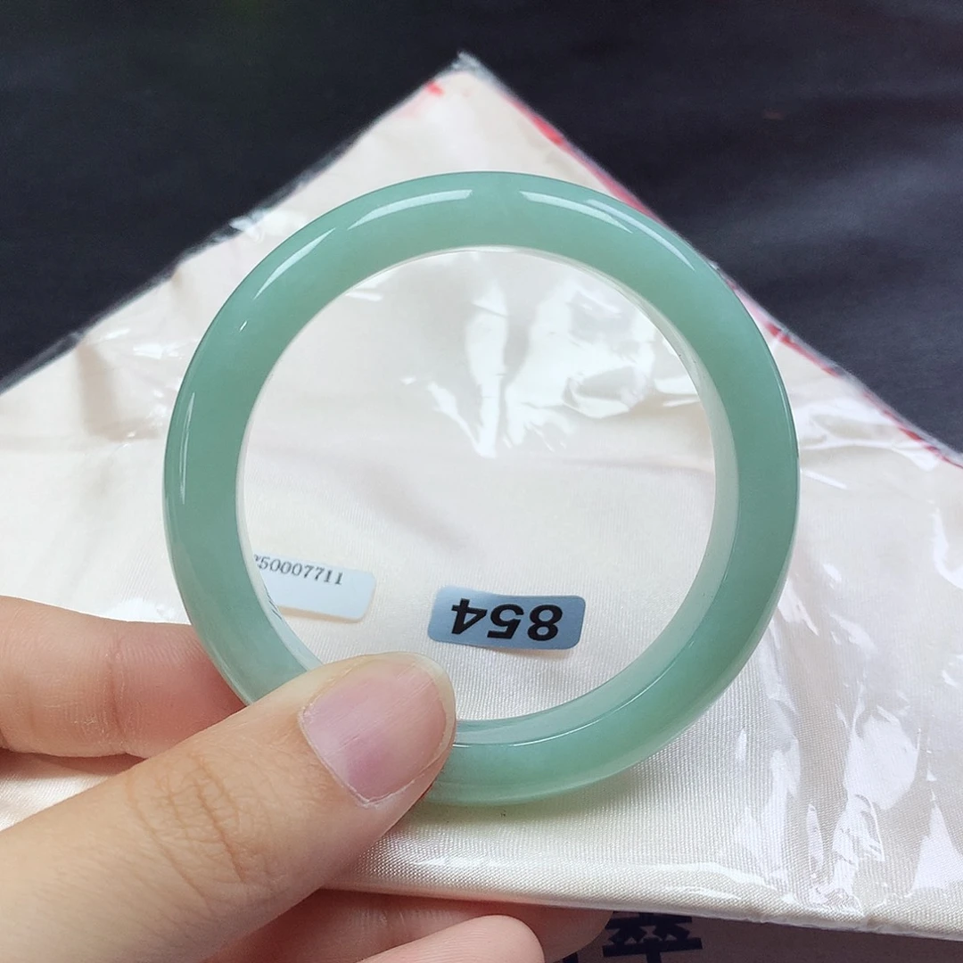 翡翠手镯未镶嵌53圈口