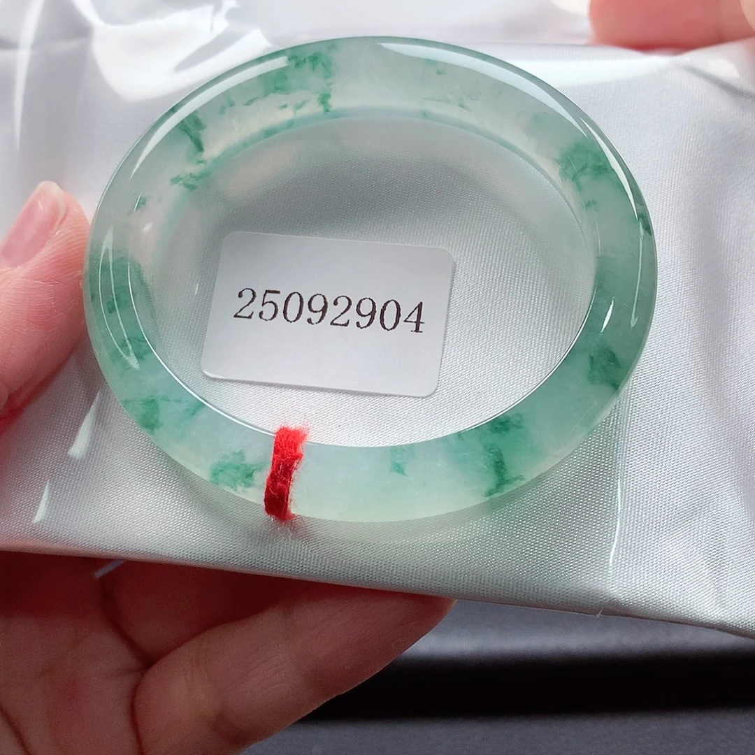 未镶嵌手镯（贵妃镯）翡翠80号，天然A货翡翠手镯