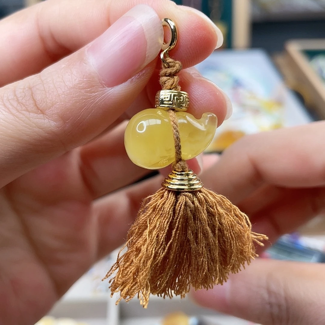 琥珀未镶嵌裸石吊坠