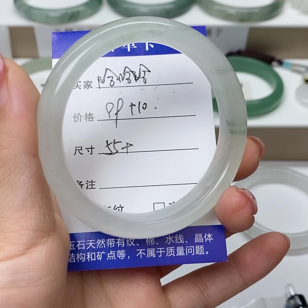 哈****未镶嵌手镯石英质玉