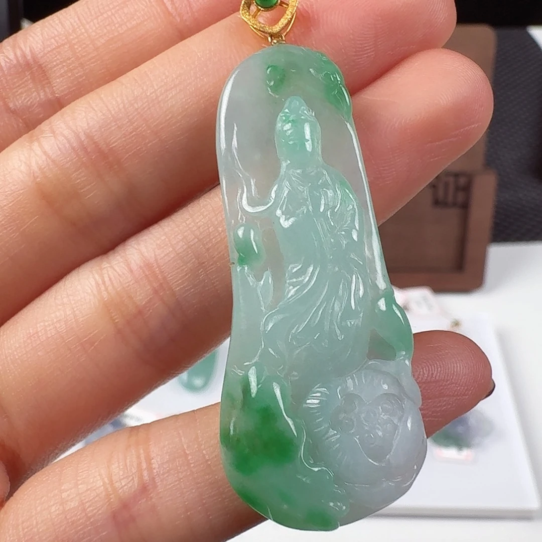 翡翠18K金镶嵌颈饰