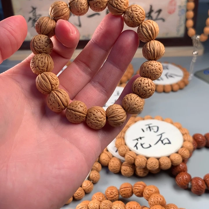 孤***鹰桃核吊坠宽脐金豆