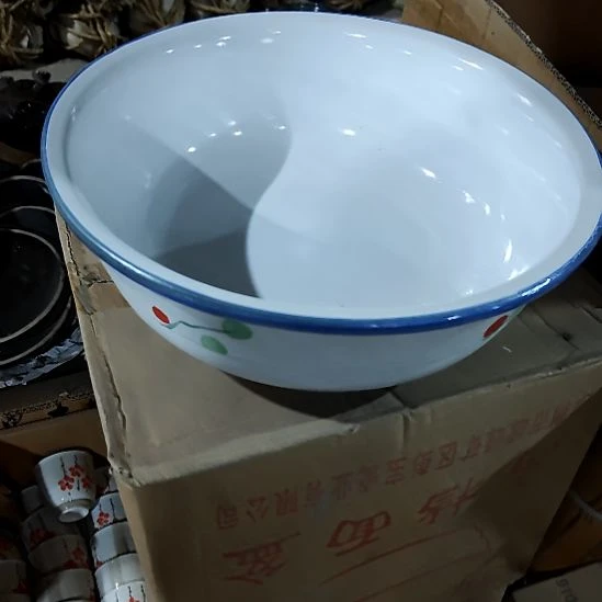 绿泥盘子碗茶壶啥都有