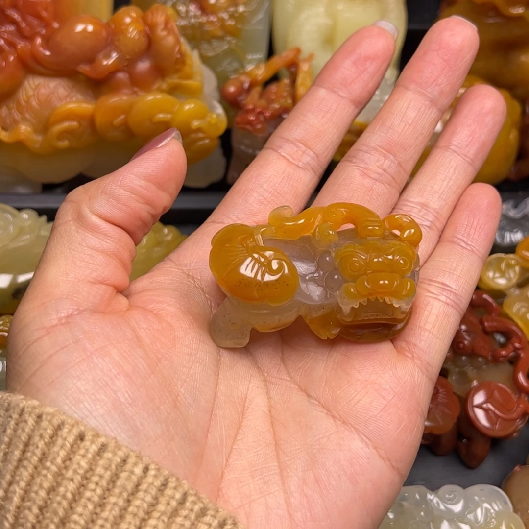 石英质玉（黄龙玉）未镶嵌颈饰