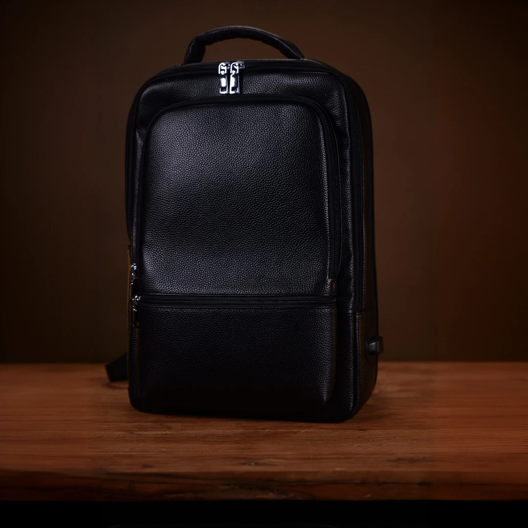 真皮书包包包多功能USB商务双肩包时尚休闲寸电脑双肩包箱包男款