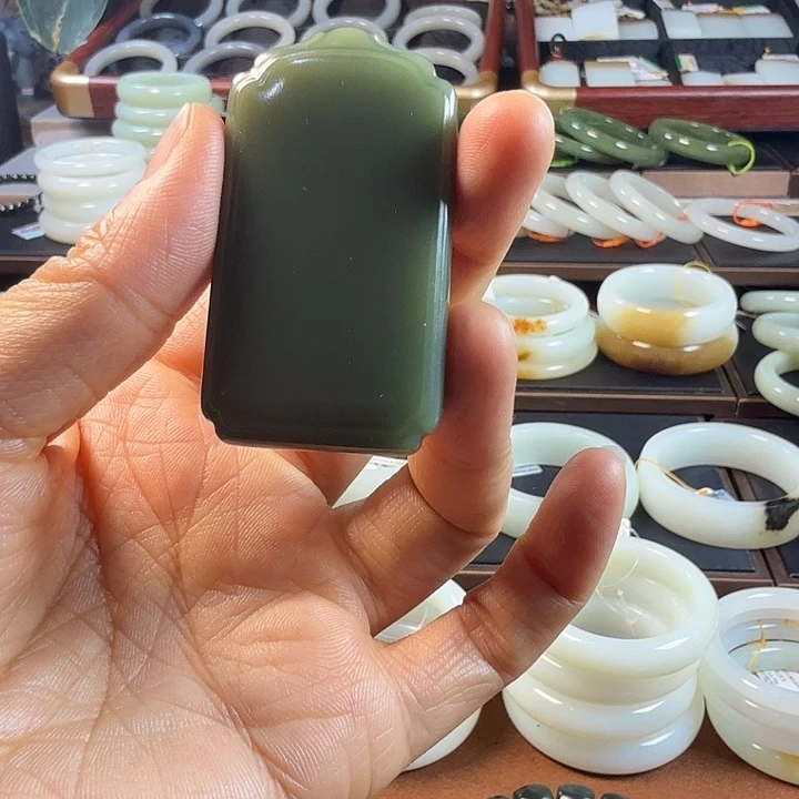 和田玉（糖玉）未镶嵌挂件