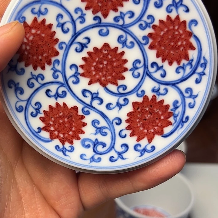 盖碗K****e青花釉里红盖置微瑕