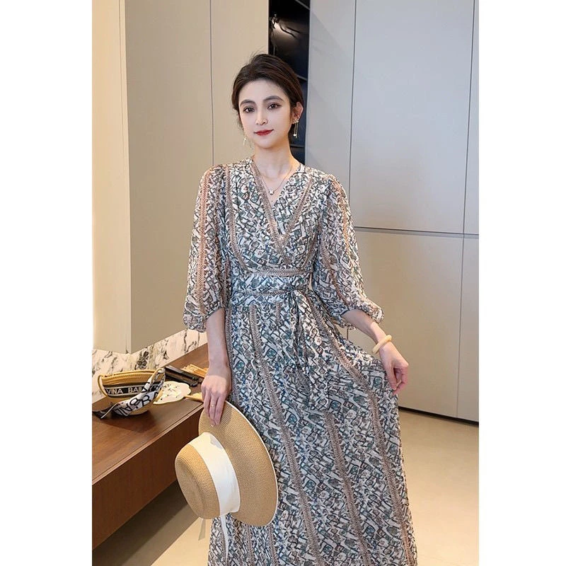 民族风高级感V领碎花连衣裙裙子设计感收腰茶歇长裙夏季印花气质