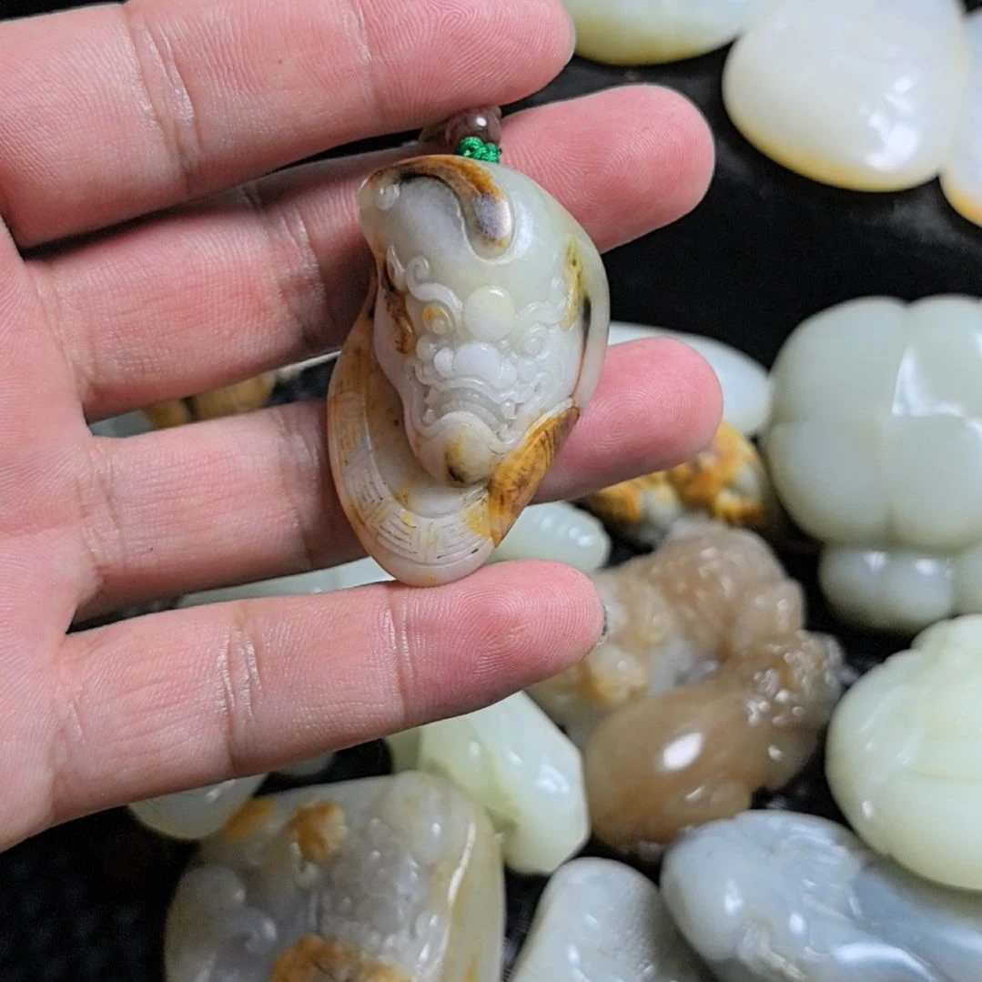 济***子未镶嵌和田玉挂件