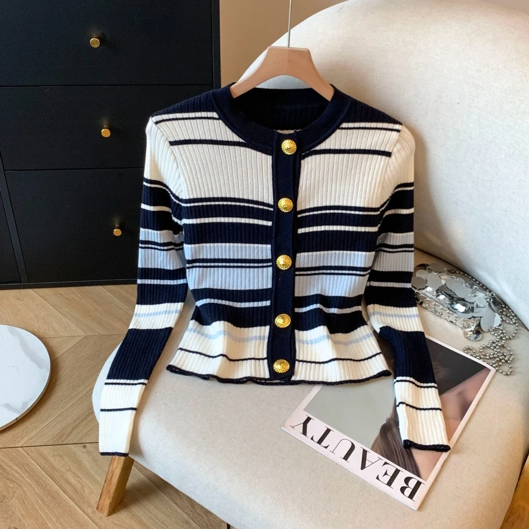 实拍早秋小众设计感通勤坑条撞色条纹修身针织开衫长袖+吊带套装