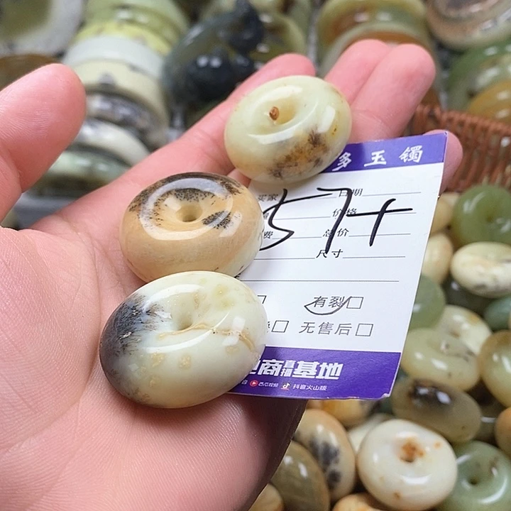 未镶嵌蛇纹石玉颈饰✨****?