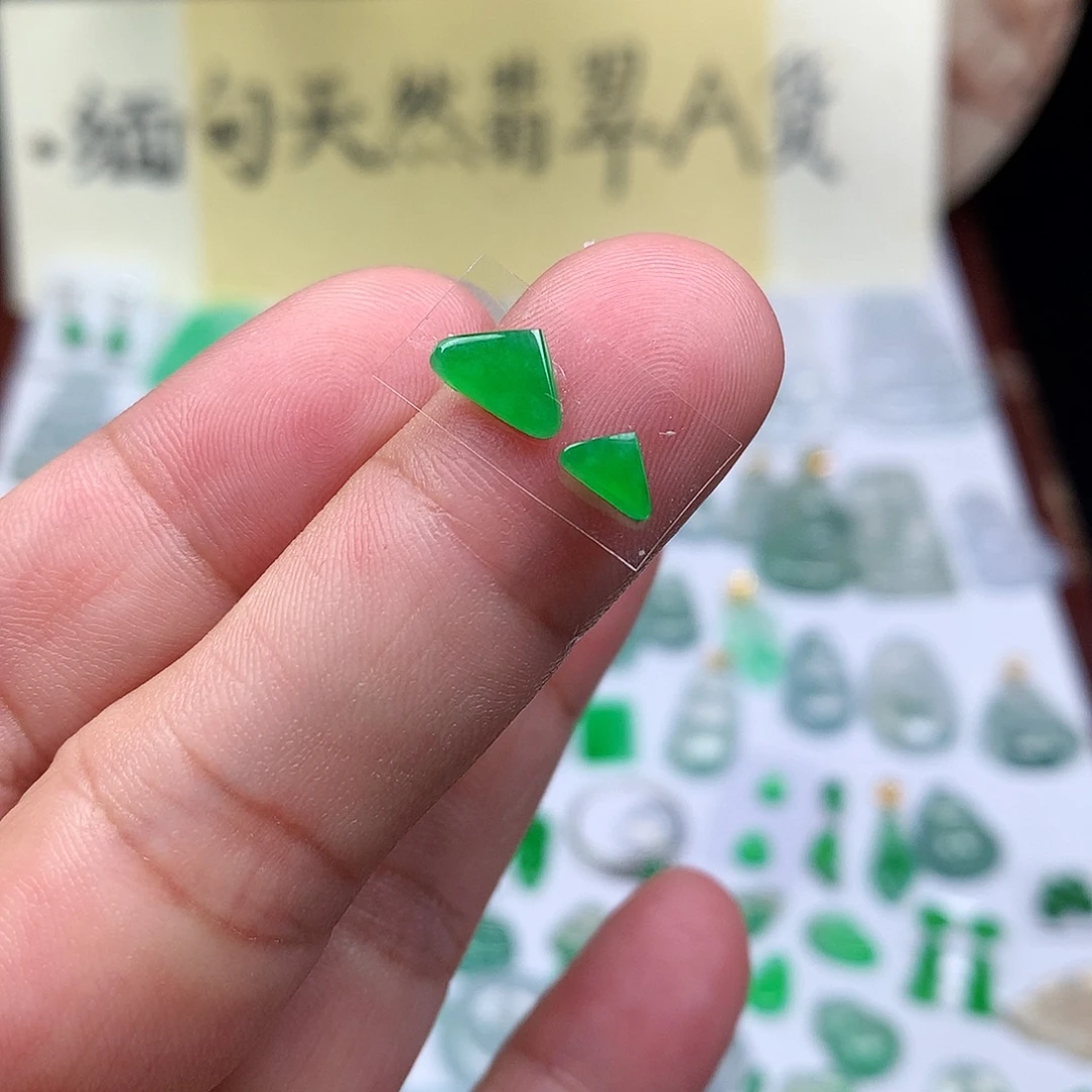 翡翠散珠缅甸天然A货翡翠阳绿随形